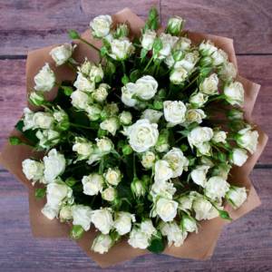 Букет 15 белых кустовых роз R542